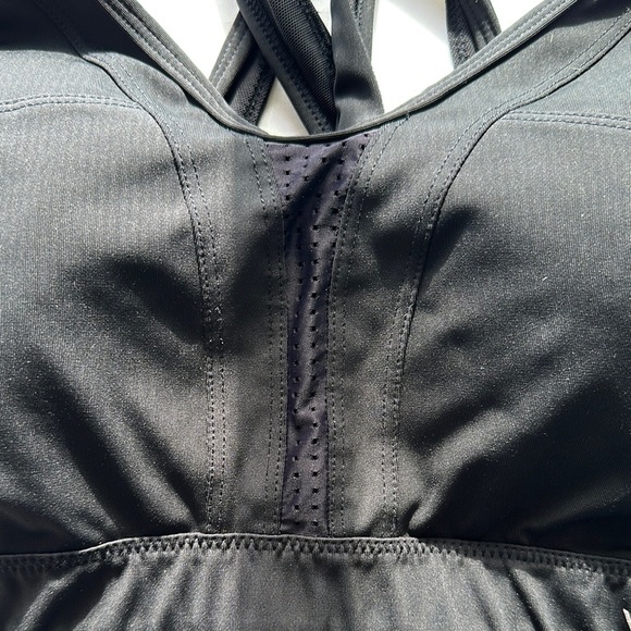 Black Strappy Sports Bra with Geometric Back - Picture 2 of 4